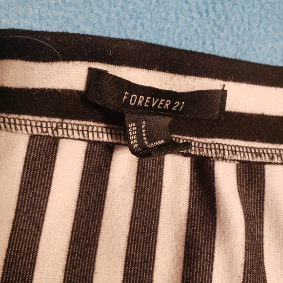 Black and White Skirt - Picture 3 of 3